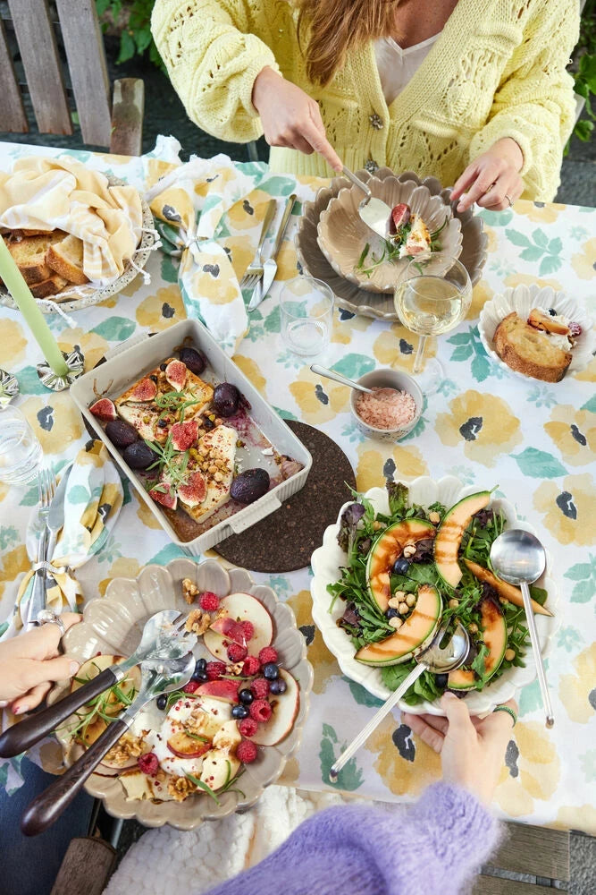 Dagny djupt fat litet