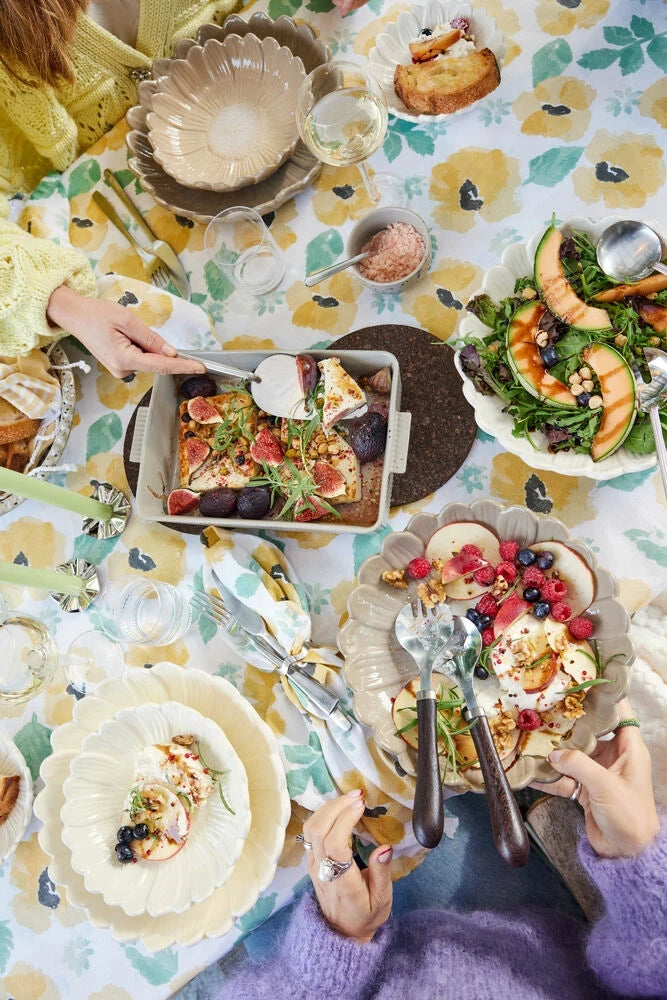 Dagny djupt fat litet